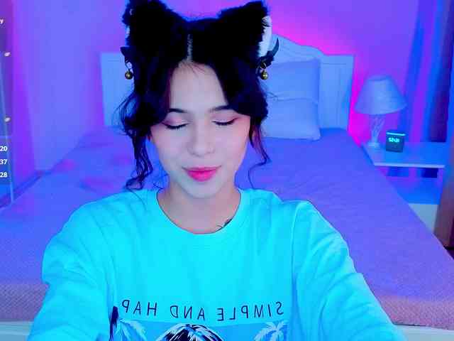 CoralineJones webcam