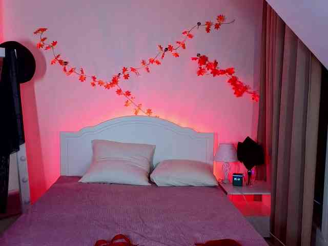 CoralineJones webcam