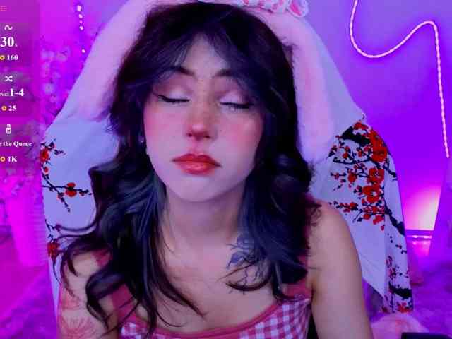 CoralineJones webcam