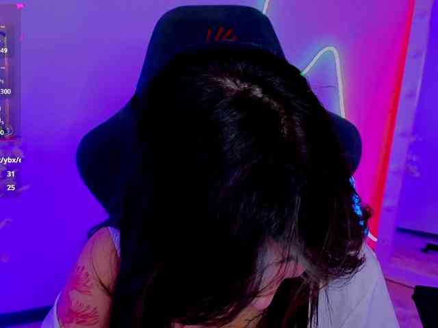 CoralineJones webcam