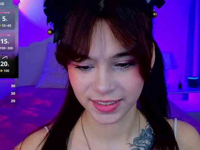 CoralineJones webcam