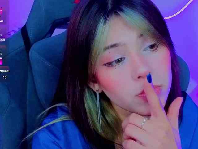 CoralineJones webcam