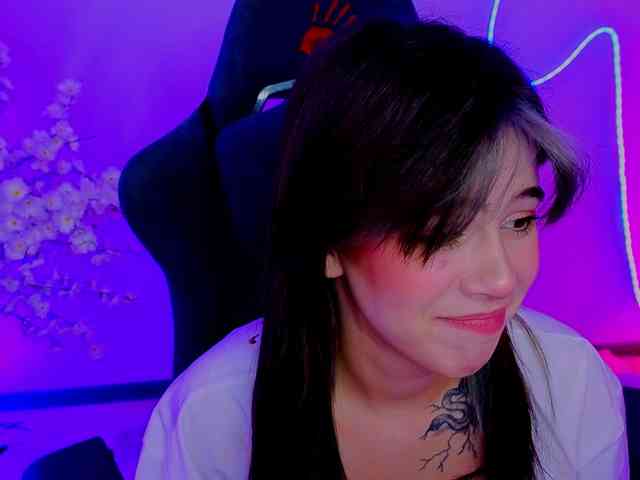 CoralineJones webcam