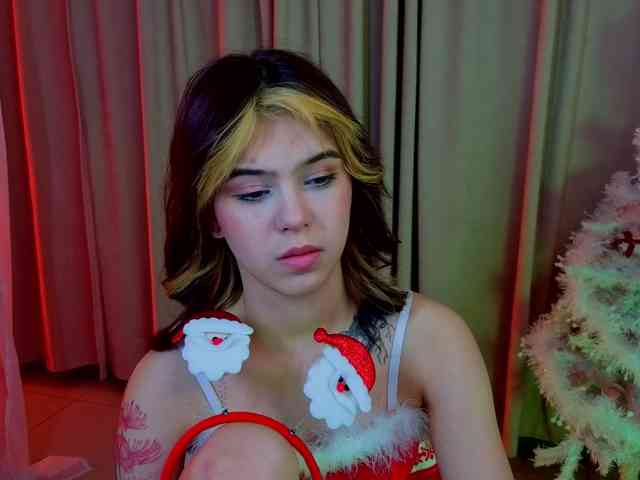 CoralineJones webcam