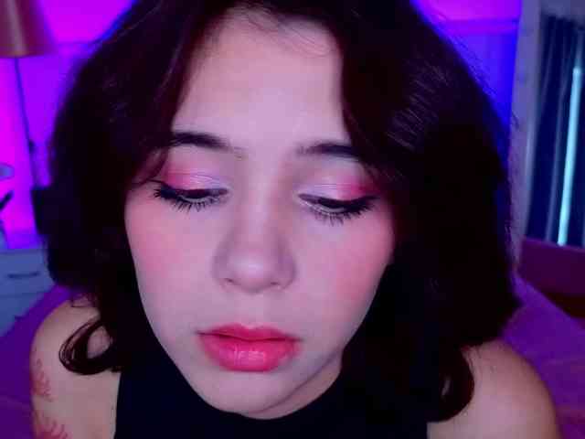 CoralineJones webcam