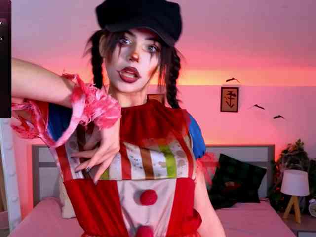 CoralineJones webcam