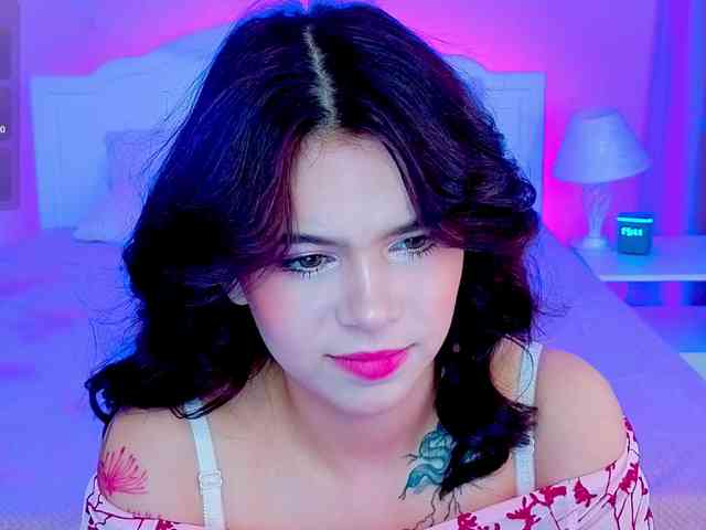 CoralineJones webcam