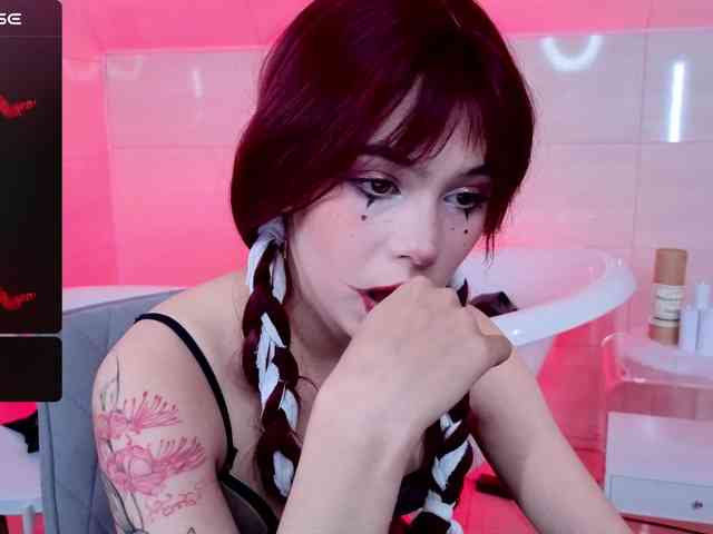 CoralineJones webcam