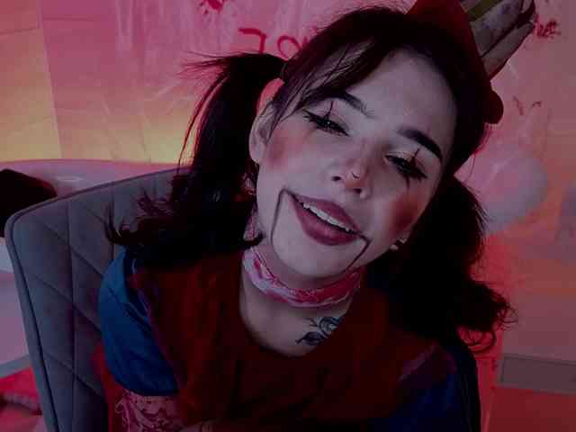 CoralineJones webcam