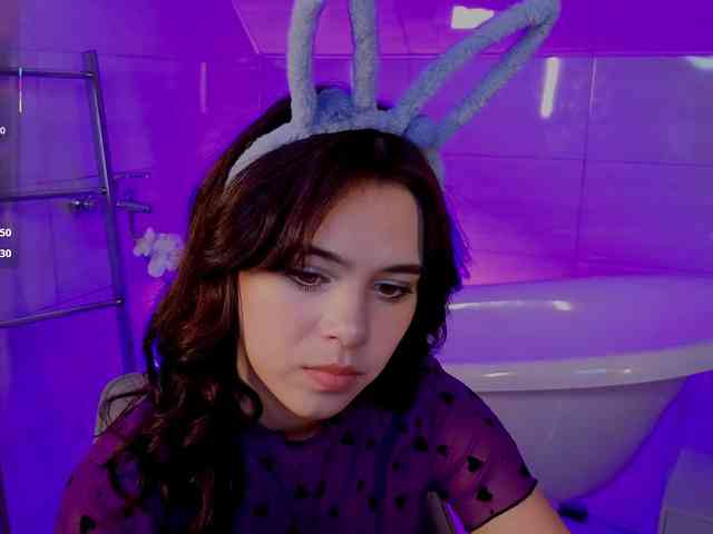 CoralineJones webcam