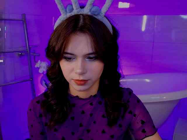 CoralineJones webcam