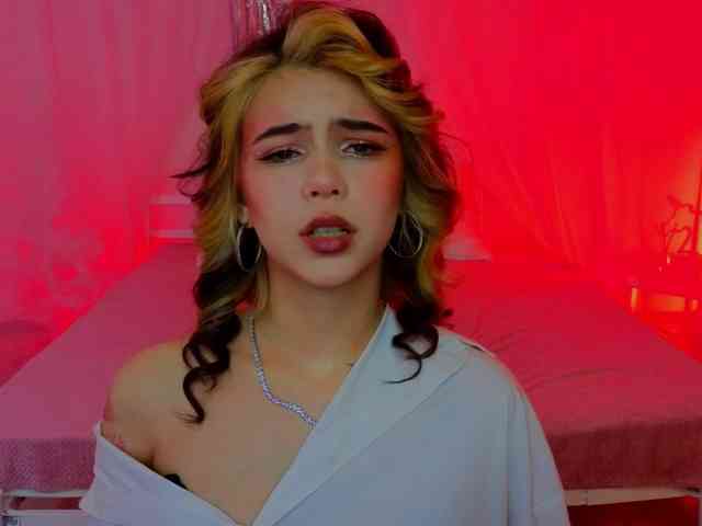 CoralineJones webcam