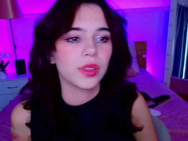 CoralineJones webcam