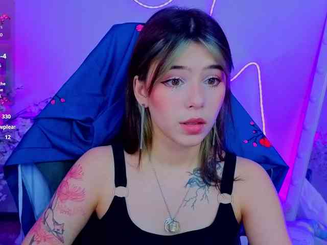 CoralineJones webcam