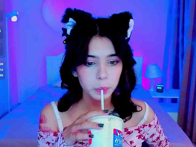 CoralineJones webcam