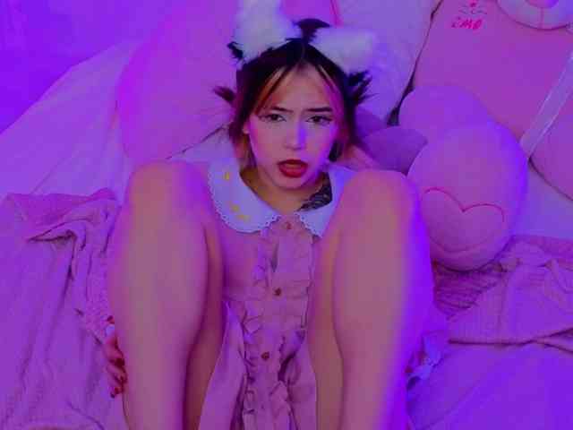 CoralineJones webcam