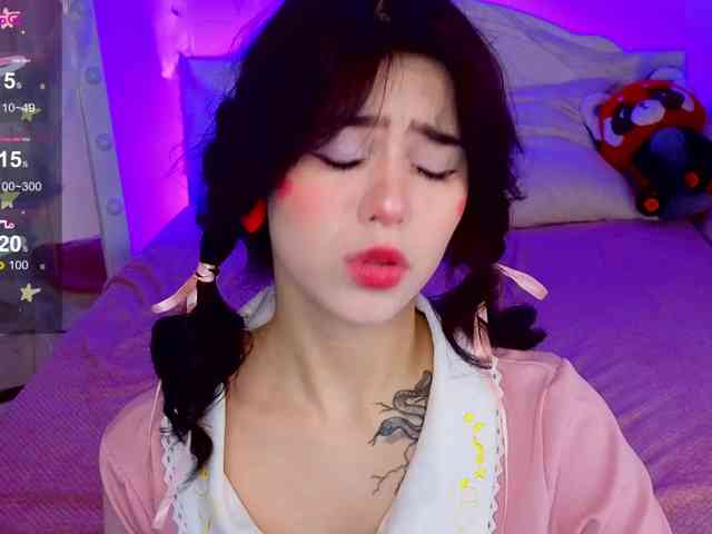 CoralineJones webcam