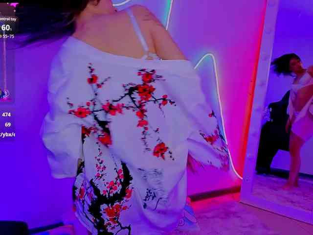 CoralineJones webcam