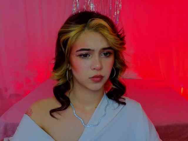 CoralineJones webcam