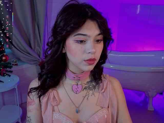 CoralineJones webcam