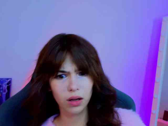 CoralineJones webcam
