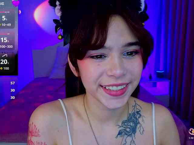 CoralineJones webcam