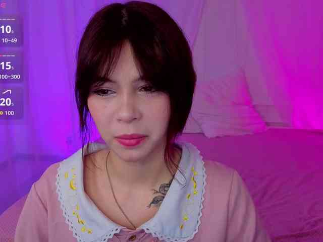 CoralineJones webcam