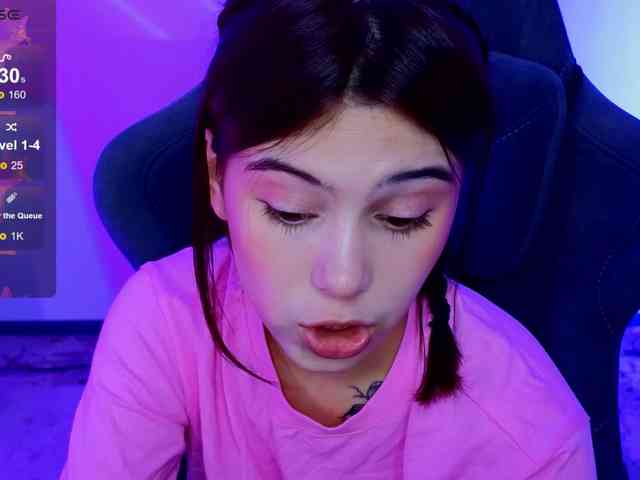 CoralineJones webcam