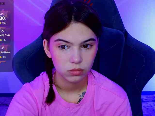 CoralineJones webcam