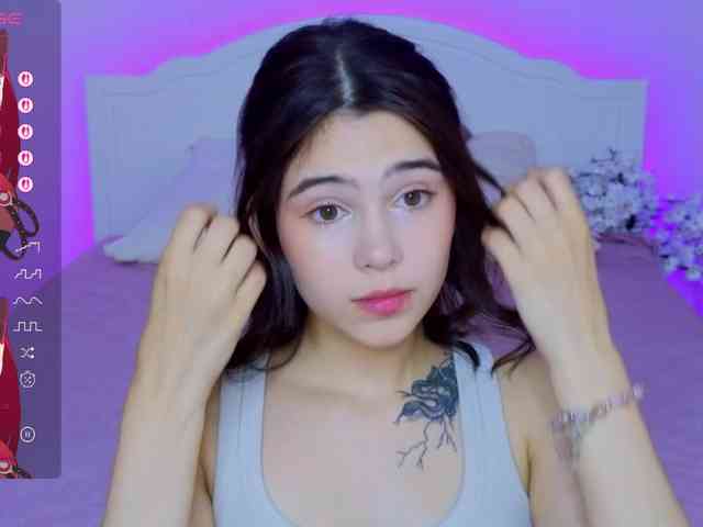 CoralineJones webcam