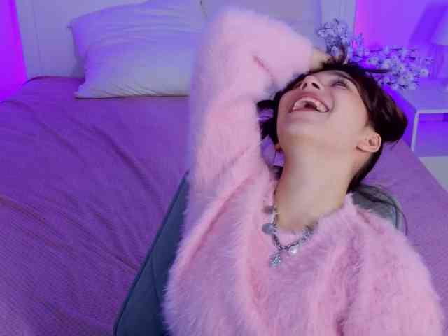 CoralineJones webcam