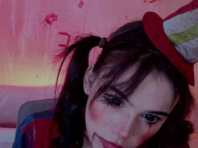 CoralineJones webcam