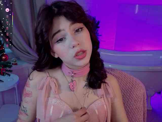 CoralineJones webcam