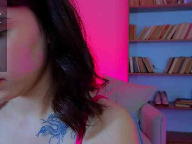CoralineJones webcam