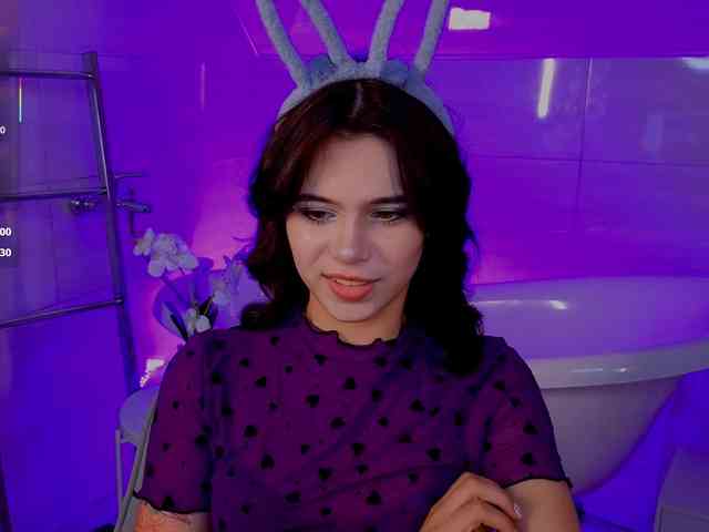 CoralineJones webcam