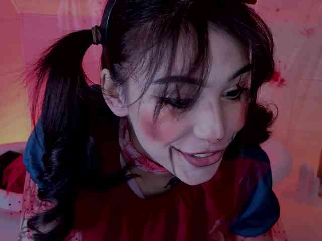 CoralineJones webcam