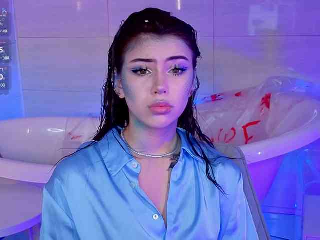 CoralineJones webcam