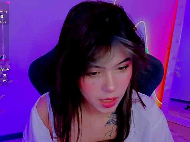 CoralineJones webcam