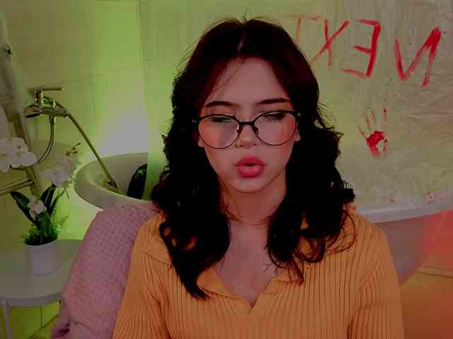 CoralineJones webcam