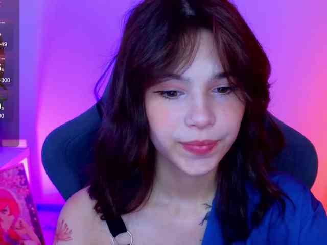CoralineJones webcam