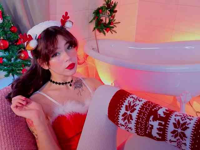 CoralineJones webcam