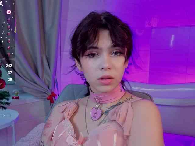 CoralineJones webcam