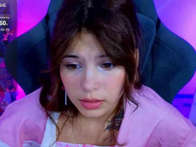 CoralineJones webcam