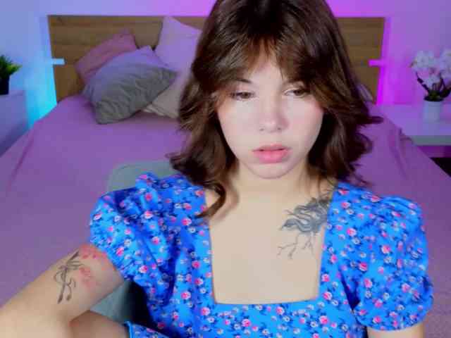 CoralineJones webcam