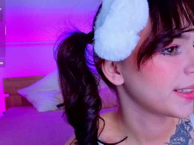 CoralineJones webcam