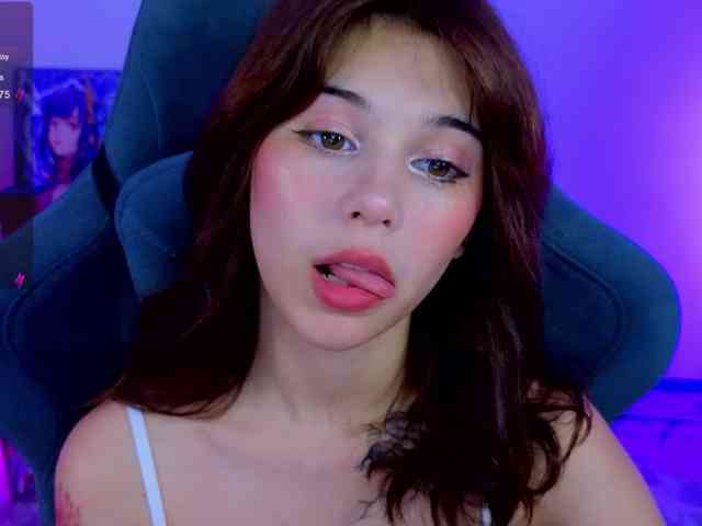 CoralineJones webcam