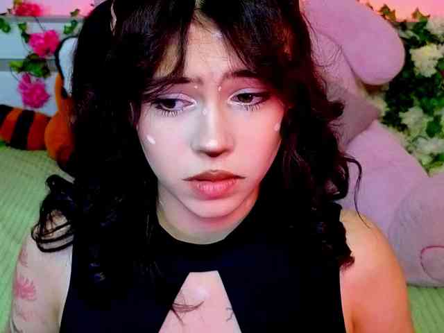 CoralineJones webcam