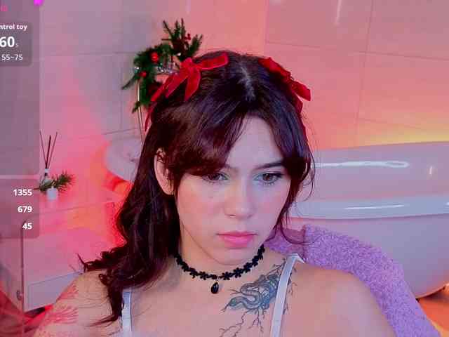 CoralineJones webcam