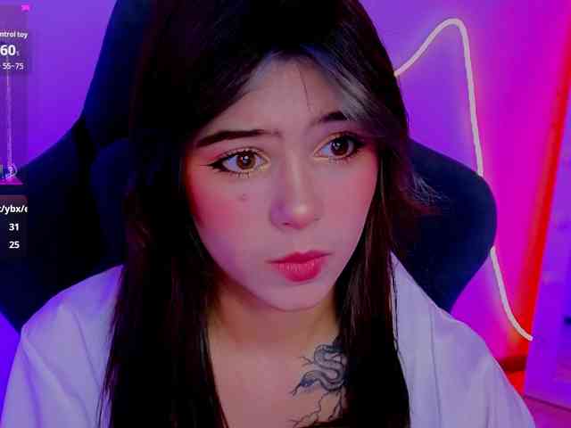 CoralineJones webcam