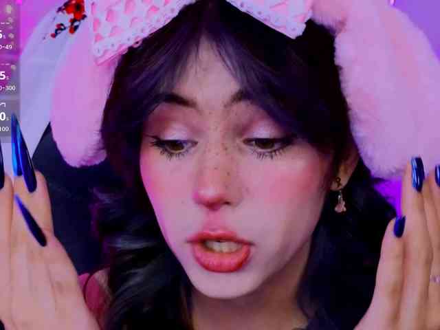 CoralineJones webcam